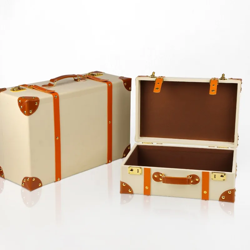High-end leather portable storage box, light luxury, bedroom living room decorations in the sales office, shooting prop box.
High-end leather portable storage box, light luxury, bedroom living room decorations in the sales office, shooting prop box.