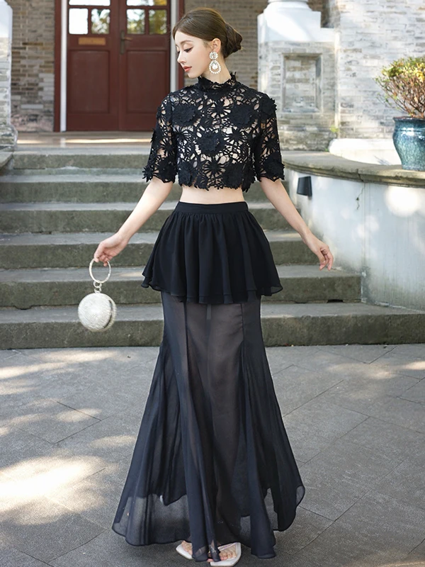 Elegant Black Lace Short Top And Skirt Set with 3D Flower Design And Micro-transparency Unique Design Fashionable Women's Outfit
Elegant Black Lace Short Top And Skirt Set with 3D Flower Design And Micro-transparency Unique Design Fashionable Women's Outfit