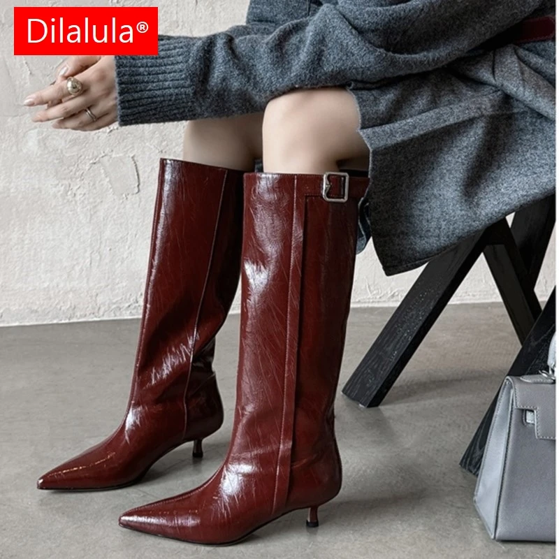 Dilalula 2025 г., модные сапоги до колена из натуральной кожи с острым носком, женские уличные длинные сапоги без шнуровки на каблуке «котенок», женская осень
Dilalula 2025 г., модные сапоги до колена из натуральной кожи с острым носком, женские уличные длинные сапоги без шнуровки на каблуке «котенок», женская осень