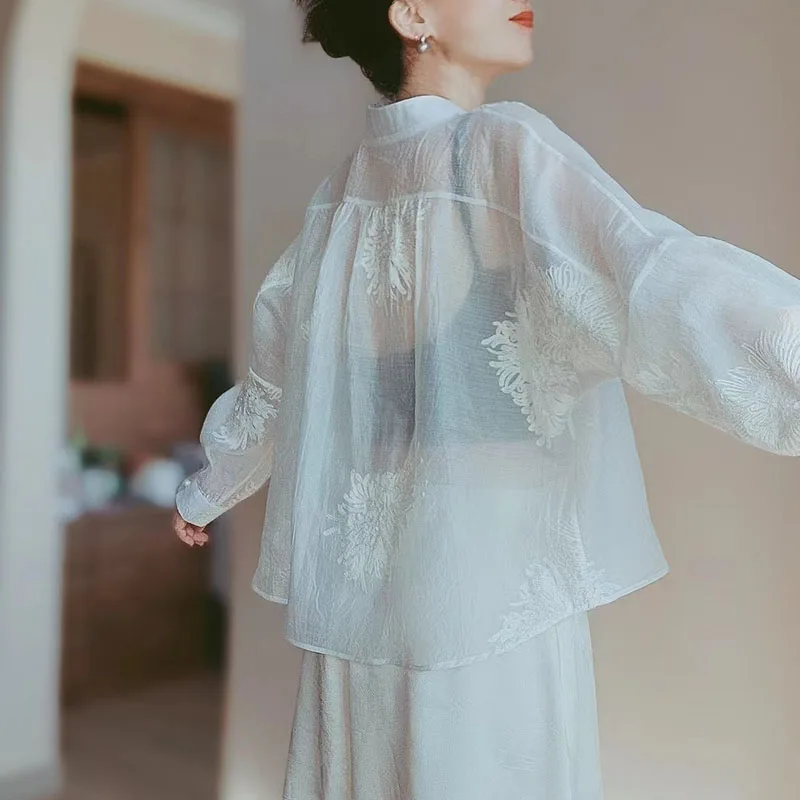 Новая китайская рубашка с длинным рукавом, вышивкой и сложной отделкой, свободного кроя, оригинальный дизайн, верхняя одежда, весна-лето, новинка
Новая китайская рубашка с длинным рукавом, вышивкой и сложной отделкой, свободного кроя, оригинальный дизайн, верхняя одежда, весна-лето, новинка