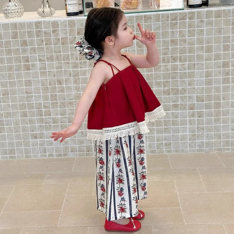 Girls' Summer Clothing Set 2025 New Fashionable Korean Children's Strap Top + Little Girls' Casual Flower Pants Two Piece Sets
Girls' Summer Clothing Set 2025 New Fashionable Korean Children's Strap Top + Little Girls' Casual Flower Pants Two Piece Sets