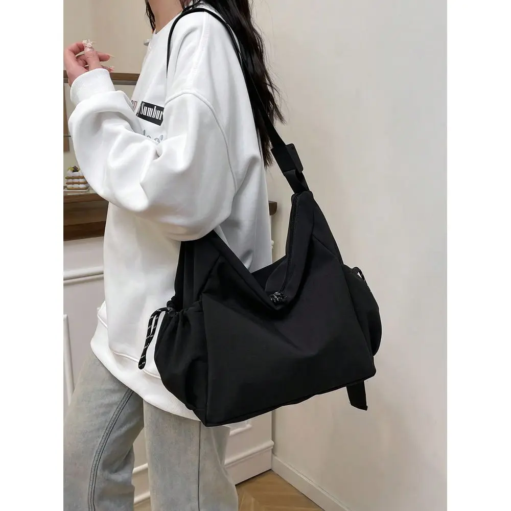 Large Capacity Waterproof Nylon Shoulder Bag, Unisex Riding Crossbody Bag
Large Capacity Waterproof Nylon Shoulder Bag, Unisex Riding Crossbody Bag