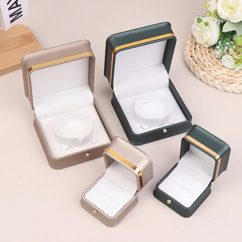 1PC Jewelry Box High End Leather Ring Box Jewelry Box, Valentine's Day, Mother's Day, Birthday Party Gift Box
1PC Jewelry Box High End Leather Ring Box Jewelry Box, Valentine's Day, Mother's Day, Birthday Party Gift Box