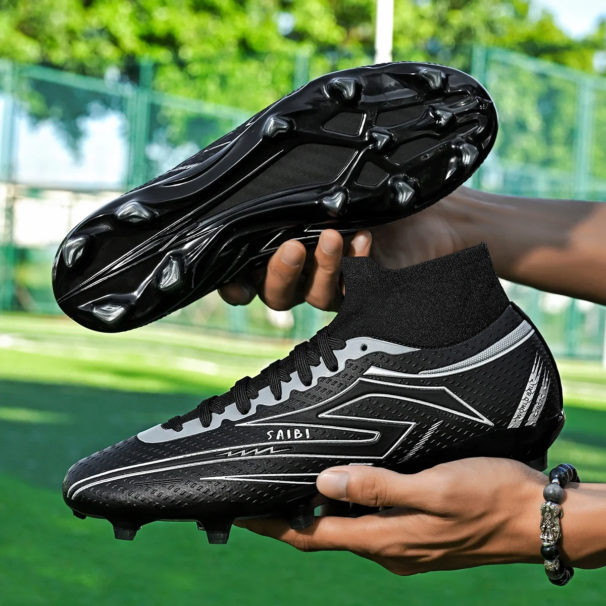 New Men Soccer Shoes Boys Sneakers Ankle Non-Slip TF/FG Match Football Boots Professional Comfortable Sports Shoes Unisex
New Men Soccer Shoes Boys Sneakers Ankle Non-Slip TF/FG Match Football Boots Professional Comfortable Sports Shoes Unisex