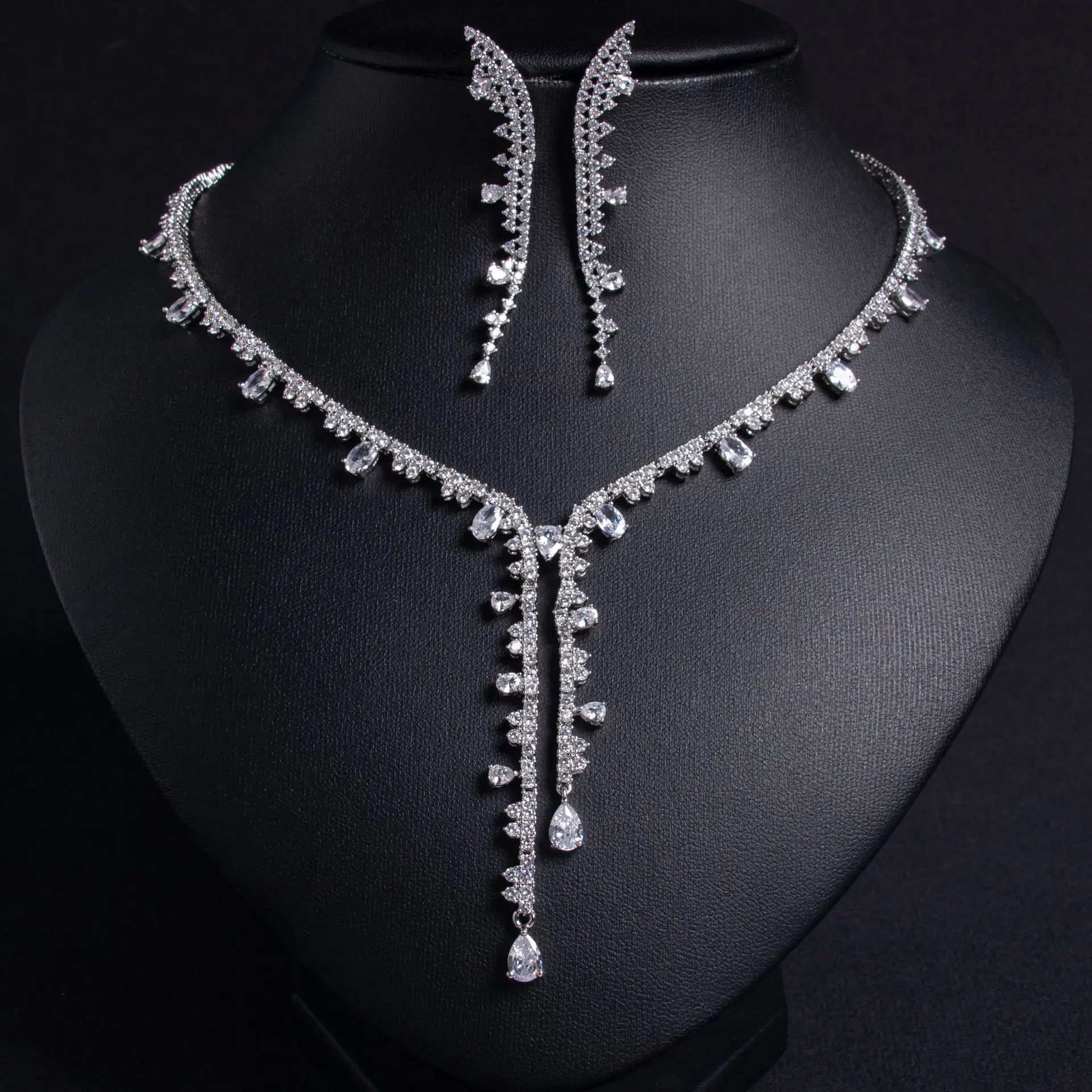 HIBRIDE Temperament with texture necklace earrings women's jewellery set wedding holiday party dinner dress accessories S-479
HIBRIDE Temperament with texture necklace earrings women's jewellery set wedding holiday party dinner dress accessories S-479