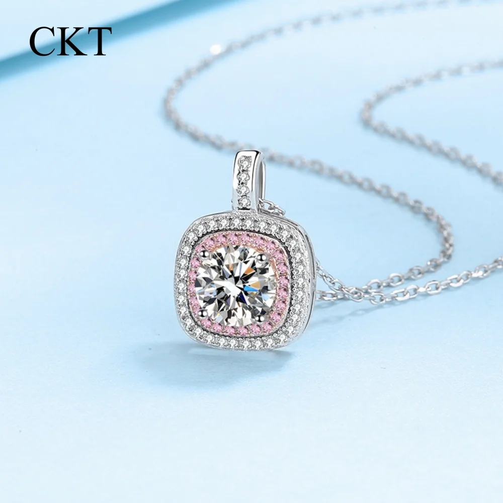 CKT Girl Friend Valentine's Day 18K Gold Necklaces 1CT Moissanite Diamond Women Birthday Gift PT950 Platinum Wedding Jewelry
CKT Girl Friend Valentine's Day 18K Gold Necklaces 1CT Moissanite Diamond Women Birthday Gift PT950 Platinum Wedding Jewelry