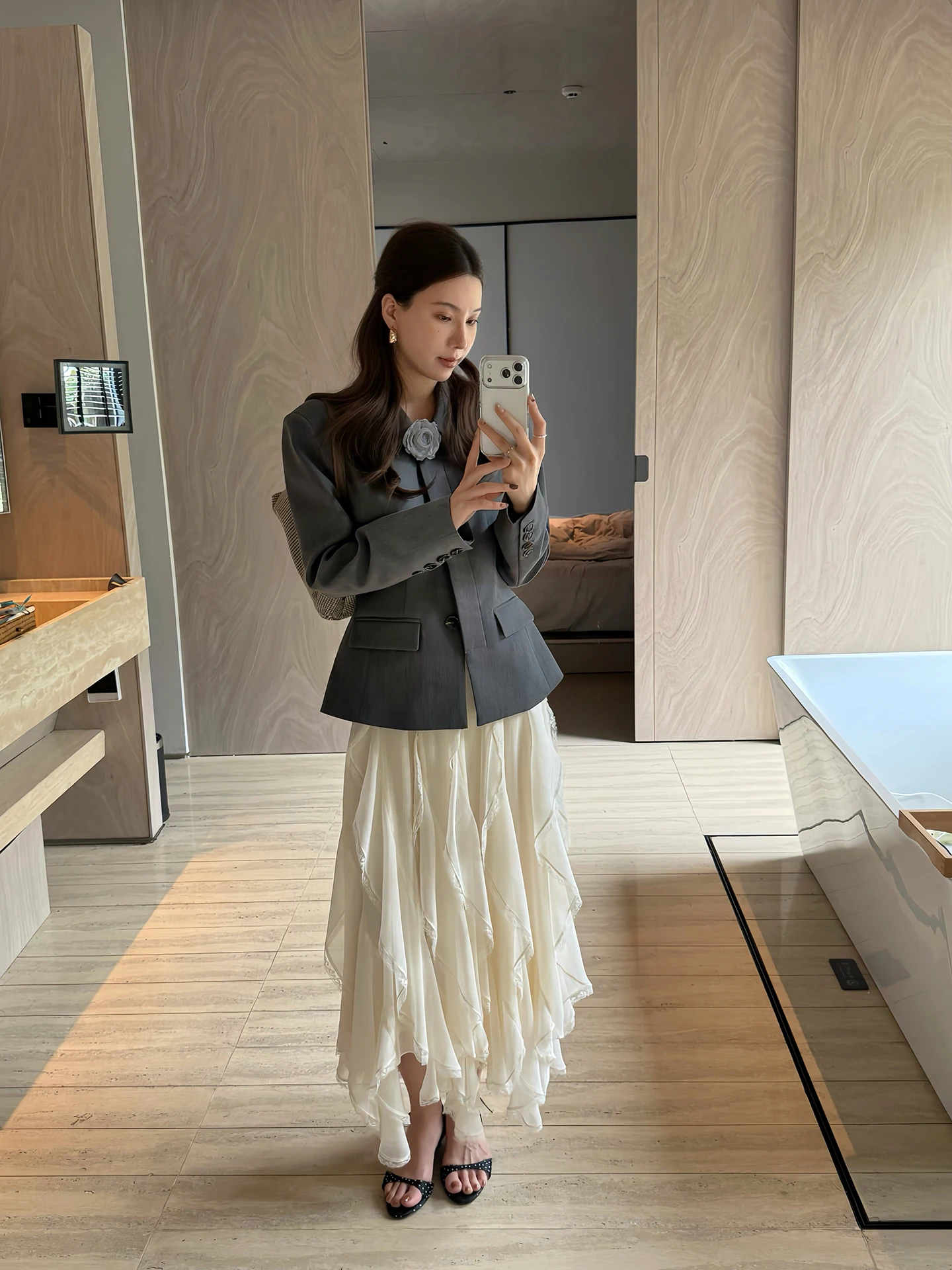 Sasa Women's Decorative Bow Tie Suit Jaet Long Sve Notched Collar Hidden Button Design Quali Western Sle Coat
Sasa Women's Decorative Bow Tie Suit Jaet Long Sve Notched Collar Hidden Button Design Quali Western Sle Coat