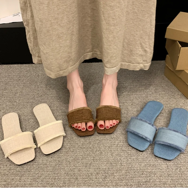 **Fashionable Hot Selling Sexy Elegant Flat Slippers Summer New Square Headed Simple/Comfortable Casual Slippers for Women
**Fashionable Hot Selling Sexy Elegant Flat Slippers Summer New Square Headed Simple/Comfortable Casual Slippers for Women