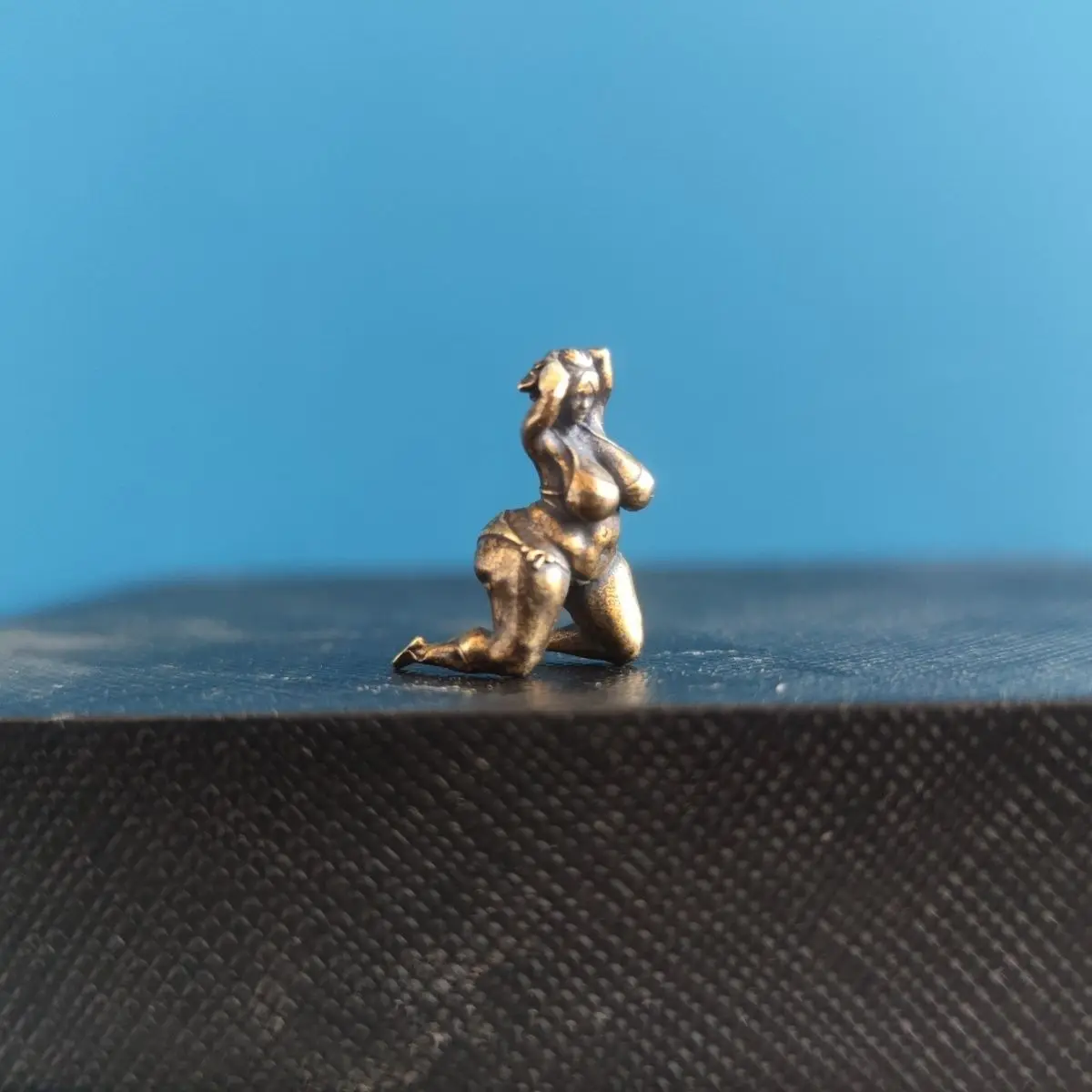 Brass plump figure model statue obese girl kneeling doll landscape Statue
Brass plump figure model statue obese girl kneeling doll landscape Statue