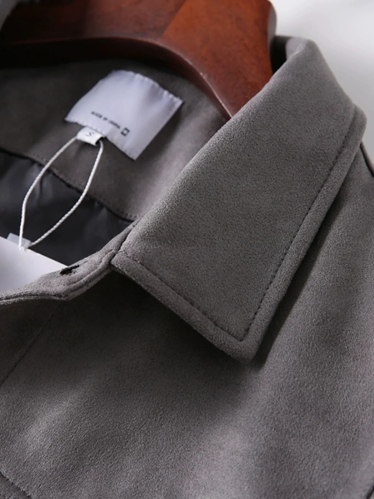 Soft Suede Men's Casual Work Jaet Collared Autumn Winter Faion Outerwear Comfortable Long Sve Stand Fit Coat
Soft Suede Men's Casual Work Jaet Collared Autumn Winter Faion Outerwear Comfortable Long Sve Stand Fit Coat
