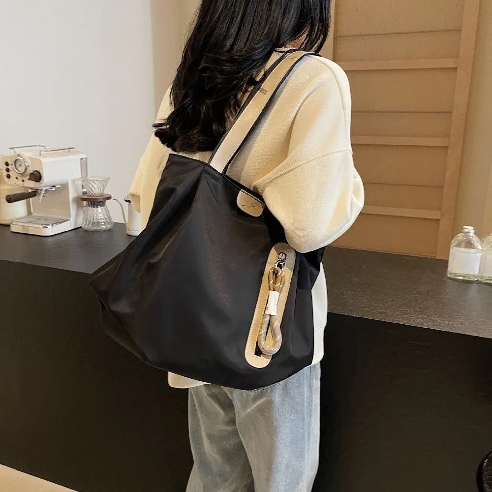 Elegant Portable Tote Bag Large Capacity Fashion Shoulder Bag Commute Zipper Pleated Handbag Outdoor
Elegant Portable Tote Bag Large Capacity Fashion Shoulder Bag Commute Zipper Pleated Handbag Outdoor