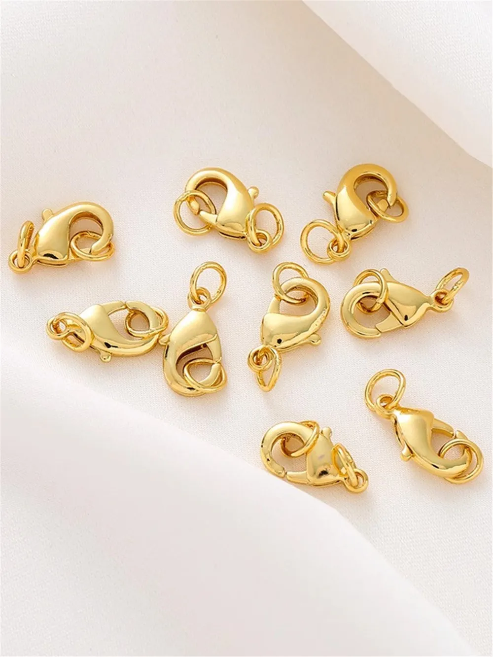 18K Gold Lobster Buckle with Closed Loop DIY Accessories, Connecting Buckle, Tail Buckle, Bracelet, Necklace, Jewelry Material
18K Gold Lobster Buckle with Closed Loop DIY Accessories, Connecting Buckle, Tail Buckle, Bracelet, Necklace, Jewelry Material