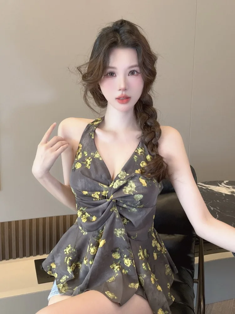Pure Desire Floral Deep V Neck Halter Top Women's Short Sexy Backless Vest Korean Style Slim Fit Summer Hot Girl Shirt
Pure Desire Floral Deep V Neck Halter Top Women's Short Sexy Backless Vest Korean Style Slim Fit Summer Hot Girl Shirt