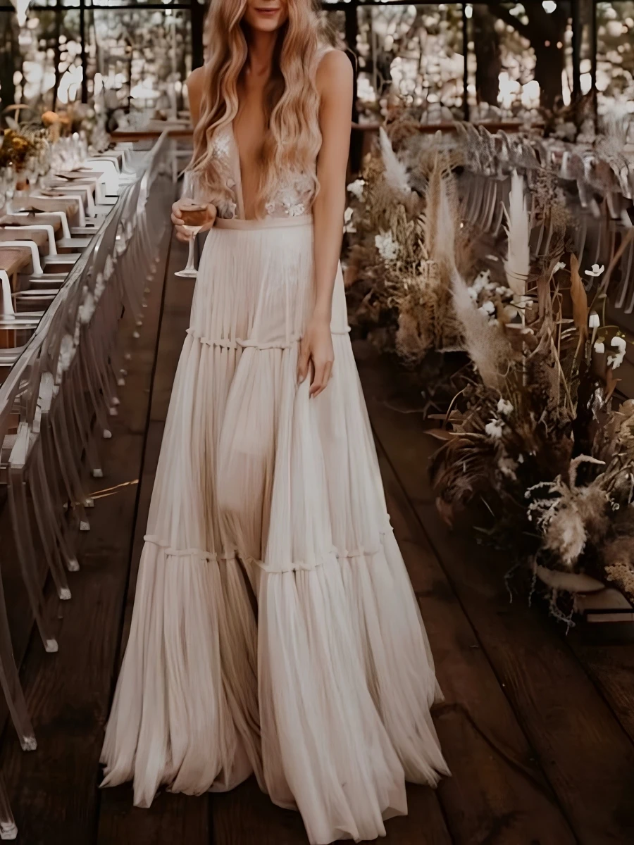Boho Spaghetti Strap Deep V Wedding Dress 3D Floral Lace Sheer Back Pleated Tulle Maxi Bridal Gown Rustic Outdoor Beach Wedding
Boho Spaghetti Strap Deep V Wedding Dress 3D Floral Lace Sheer Back Pleated Tulle Maxi Bridal Gown Rustic Outdoor Beach Wedding