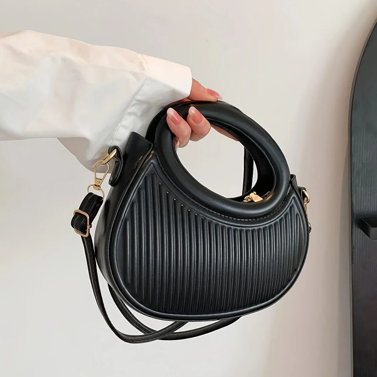 Chic Stripe Design Crossbody Bags for Women Elegant Synthetic Leather Handbag, Purse, Luxury Look Shoulder Bag for Everyday Use
Chic Stripe Design Crossbody Bags for Women Elegant Synthetic Leather Handbag, Purse, Luxury Look Shoulder Bag for Everyday Use