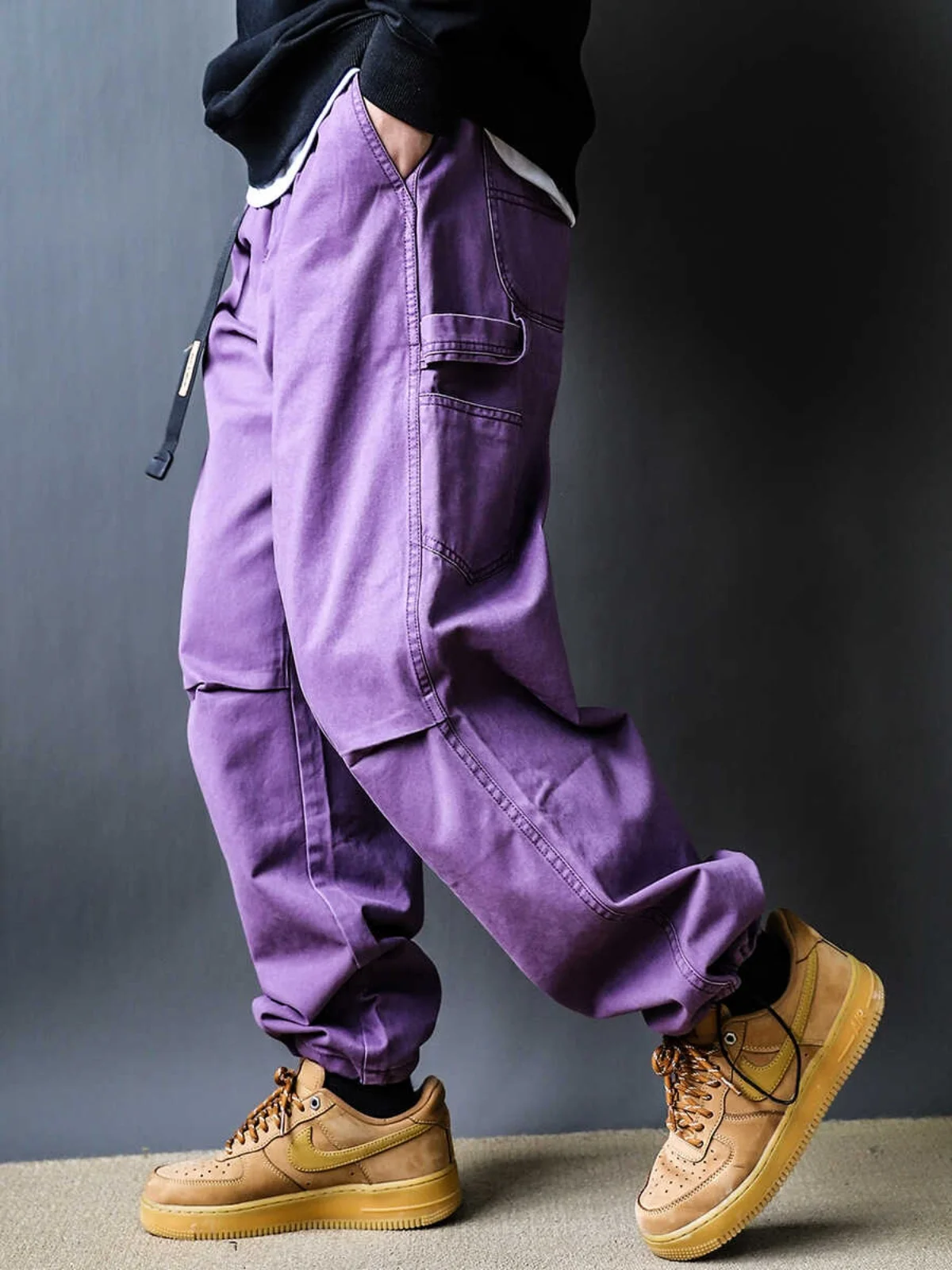 Американские ретро-брюки фиолетового цвета, свободного кроя, мужские повседневные брюки, модные молодежные длинные брюки для осени
Американские ретро-брюки фиолетового цвета, свободного кроя, мужские повседневные брюки, модные молодежные длинные брюки для осени