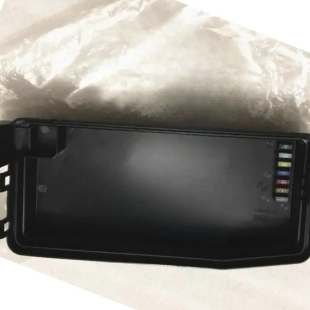 For Opel Antara for Chevrolet Captiva 2008 2009 2010 2011-2017 20956804 Brand New Genuine Fuse Box Upper Cover Black Plastic
For Opel Antara for Chevrolet Captiva 2008 2009 2010 2011-2017 20956804 Brand New Genuine Fuse Box Upper Cover Black Plastic