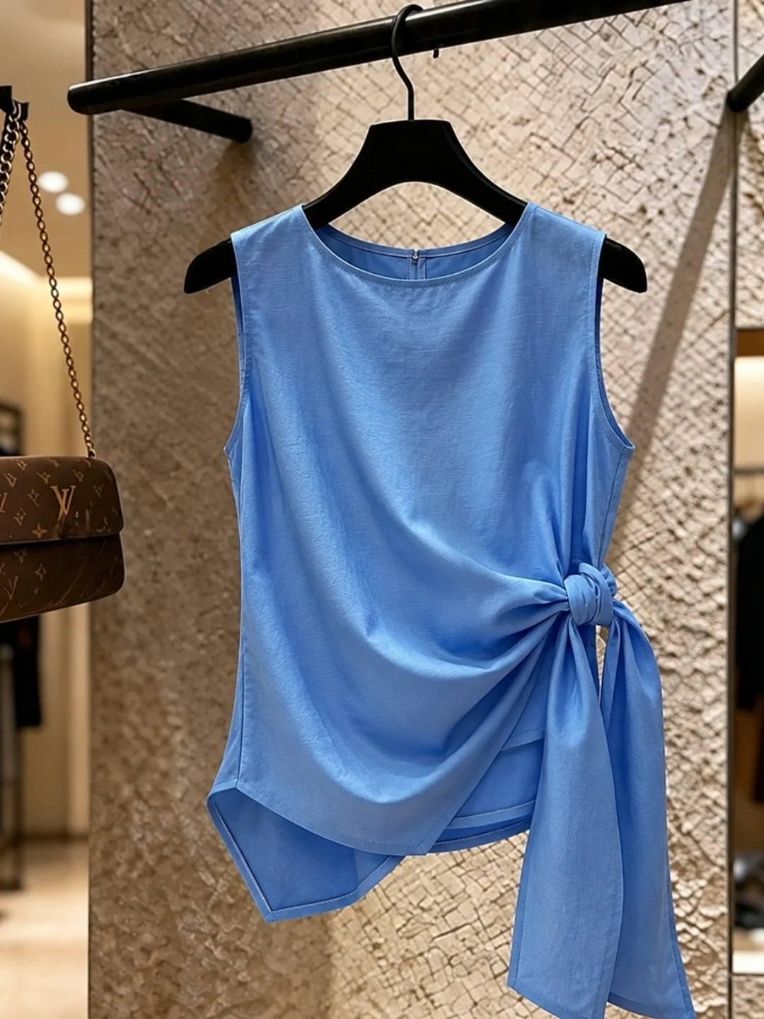 Summer 2026 Pure Color Minimalist Sleeveless Vest Korean Style Belt Design Slimming Versatile Commute Shirt round Neck Regula...
Summer 2026 Pure Color Minimalist Sleeveless Vest Korean Style Belt Design Slimming Versatile Commute Shirt round Neck Regula...