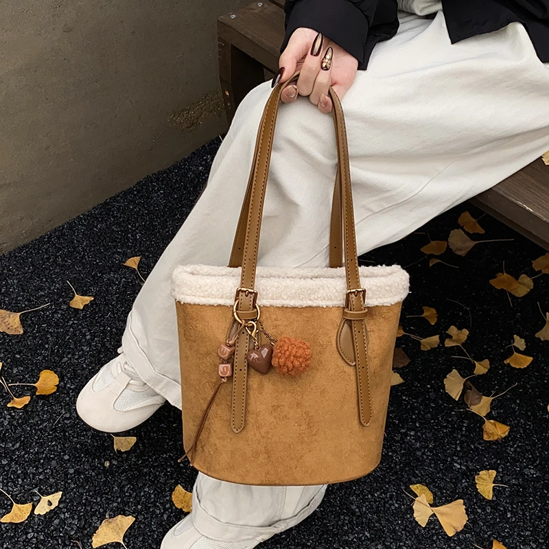 Elegant Women's Crossbody-Bag Crafted From Brook-Printed Leather Boasting Paris Vintage Daily Style
Elegant Women's Crossbody-Bag Crafted From Brook-Printed Leather Boasting Paris Vintage Daily Style