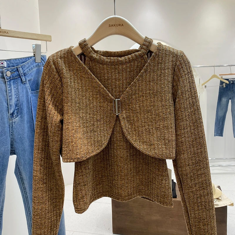 Women Autumn V-Neck Short Knitted Cardigan + Solid Color Slim Tank Tops 2 Pieces Sets Female Korean Fashion Sweater Suits
Women Autumn V-Neck Short Knitted Cardigan + Solid Color Slim Tank Tops 2 Pieces Sets Female Korean Fashion Sweater Suits