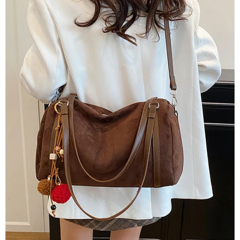 2026 Новая модная матовая универсальная сумка через плечо большой вместимости для женских поездок на работу
2026 Новая модная матовая универсальная сумка через плечо большой вместимости для женских поездок на работу