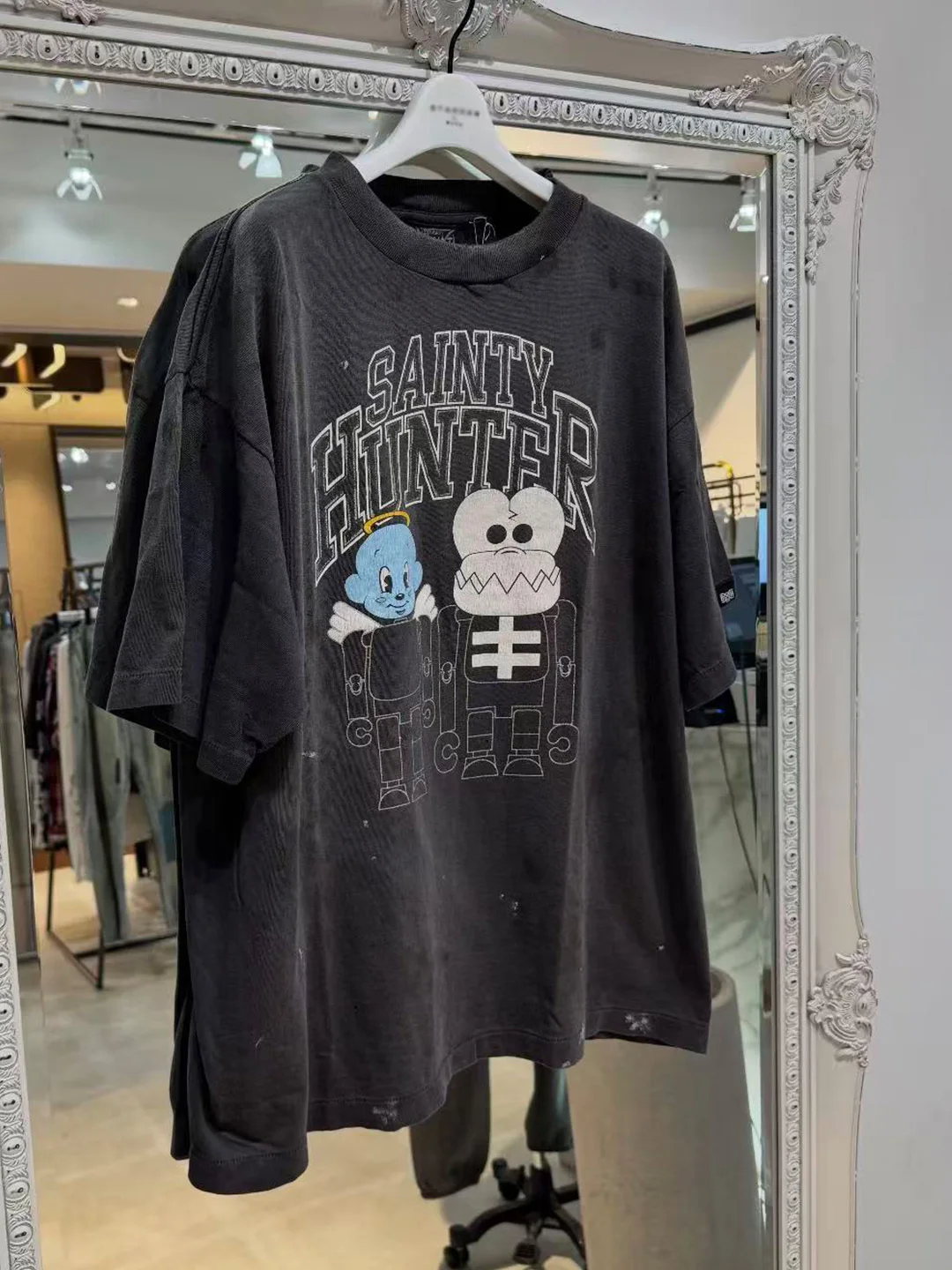 Saint Mx6 Collaborative SS26 Cartoon Print Distressed Short Sleeve T-shirt Trendy Unisex round Neck Pure Cotton Casual Top
Saint Mx6 Collaborative SS26 Cartoon Print Distressed Short Sleeve T-shirt Trendy Unisex round Neck Pure Cotton Casual Top