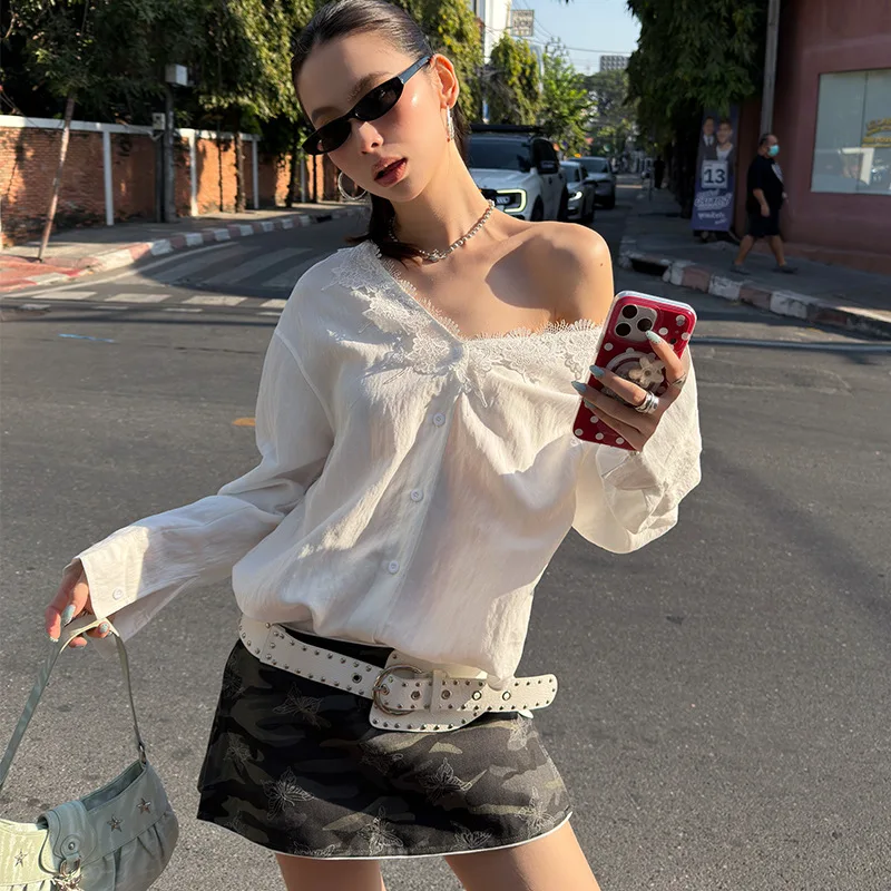 Large Size Lace Patchwork V-Neck Ruffle Shirt Street Style Loose Fit Long Sleeve Women's Premium Fashion Spring Collection
Large Size Lace Patchwork V-Neck Ruffle Shirt Street Style Loose Fit Long Sleeve Women's Premium Fashion Spring Collection