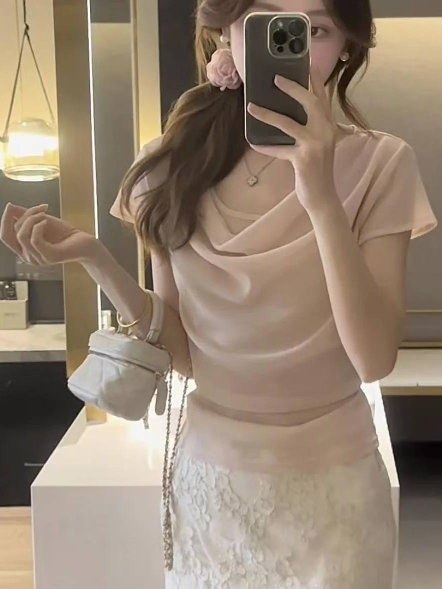 Slim Fit Short Sleeve T-Shirt Women's V-neck Pure Color Versatile Summer New Style Office Commute Style Body Shaping Top
Slim Fit Short Sleeve T-Shirt Women's V-neck Pure Color Versatile Summer New Style Office Commute Style Body Shaping Top
