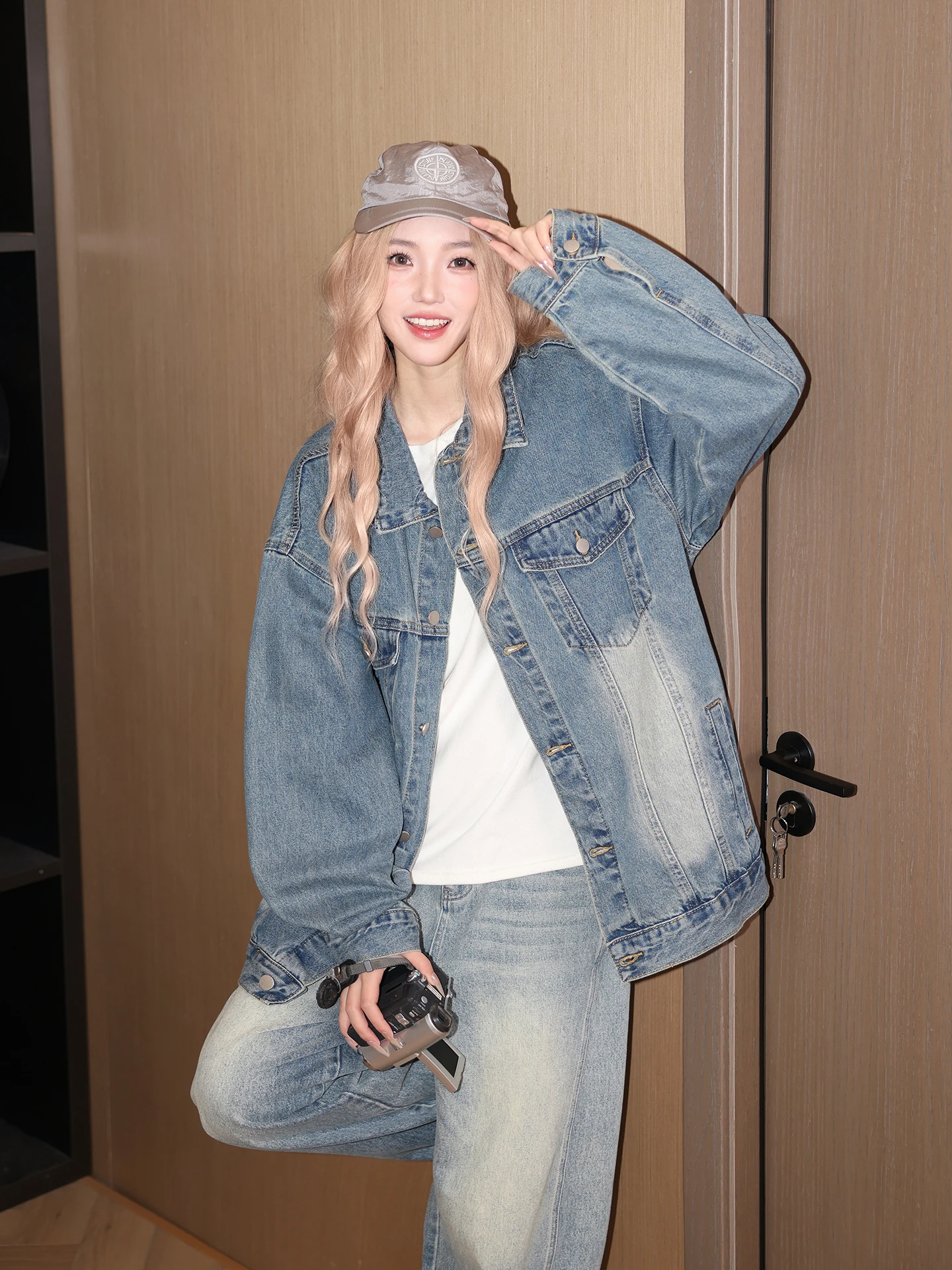 Retro Washed Distressed Blue Denim Jacket Women's Spring Casual Loose Coat Top Cotton Recycled Fiber Polyester Blend
Retro Washed Distressed Blue Denim Jacket Women's Spring Casual Loose Coat Top Cotton Recycled Fiber Polyester Blend