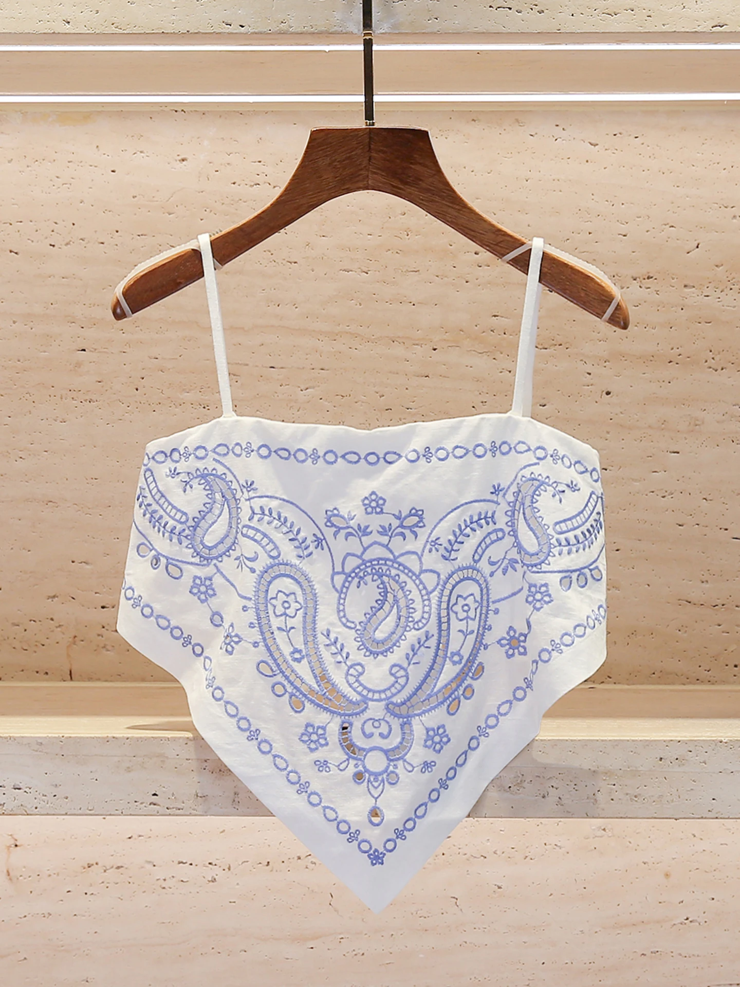 Elegant Embroidered Hollow out Strap Top Women's Fashion Summer Commute Style Short H-Shape Vest Daily Wear Ladies' Clothes
Elegant Embroidered Hollow out Strap Top Women's Fashion Summer Commute Style Short H-Shape Vest Daily Wear Ladies' Clothes