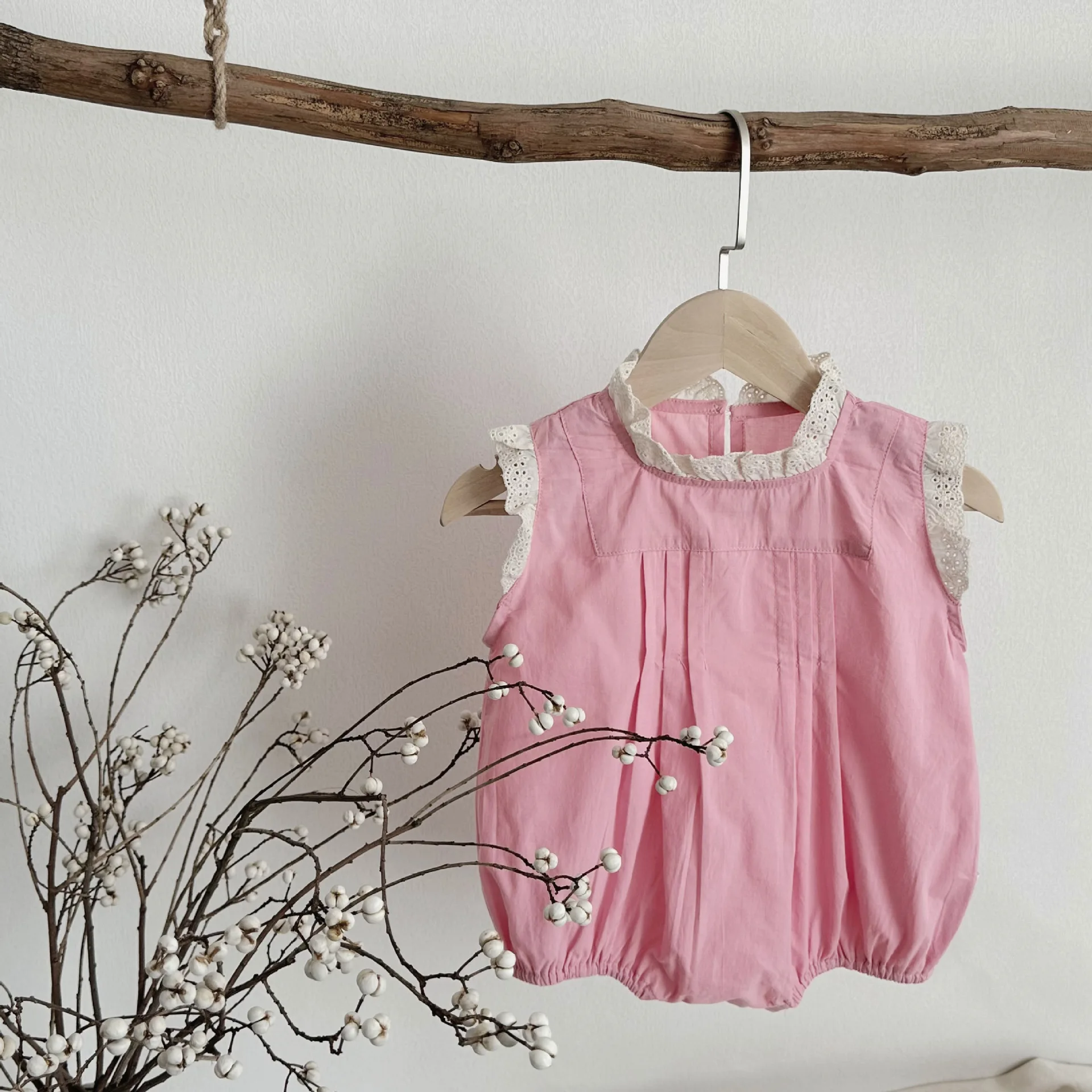 2024 Summer Baby Girls Bodysuit Cotton Sleeveless Lace Collar Infant Girl Onesies Newborn Clothes Girl One Pieces
2024 Summer Baby Girls Bodysuit Cotton Sleeveless Lace Collar Infant Girl Onesies Newborn Clothes Girl One Pieces