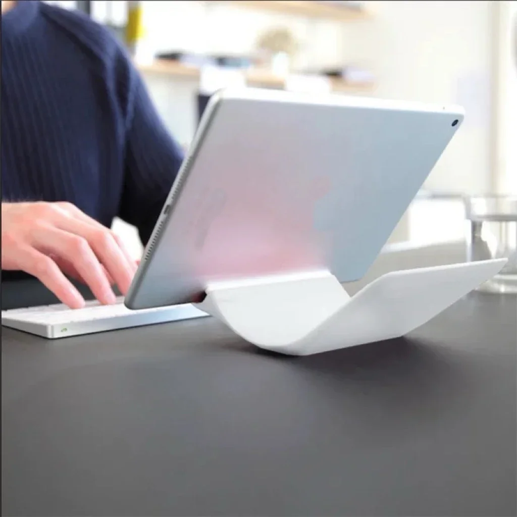 LOOMMA tablet stand, suitable for iPad, portable design, made of scientific porcelain skin-friendly material
LOOMMA tablet stand, suitable for iPad, portable design, made of scientific porcelain skin-friendly material