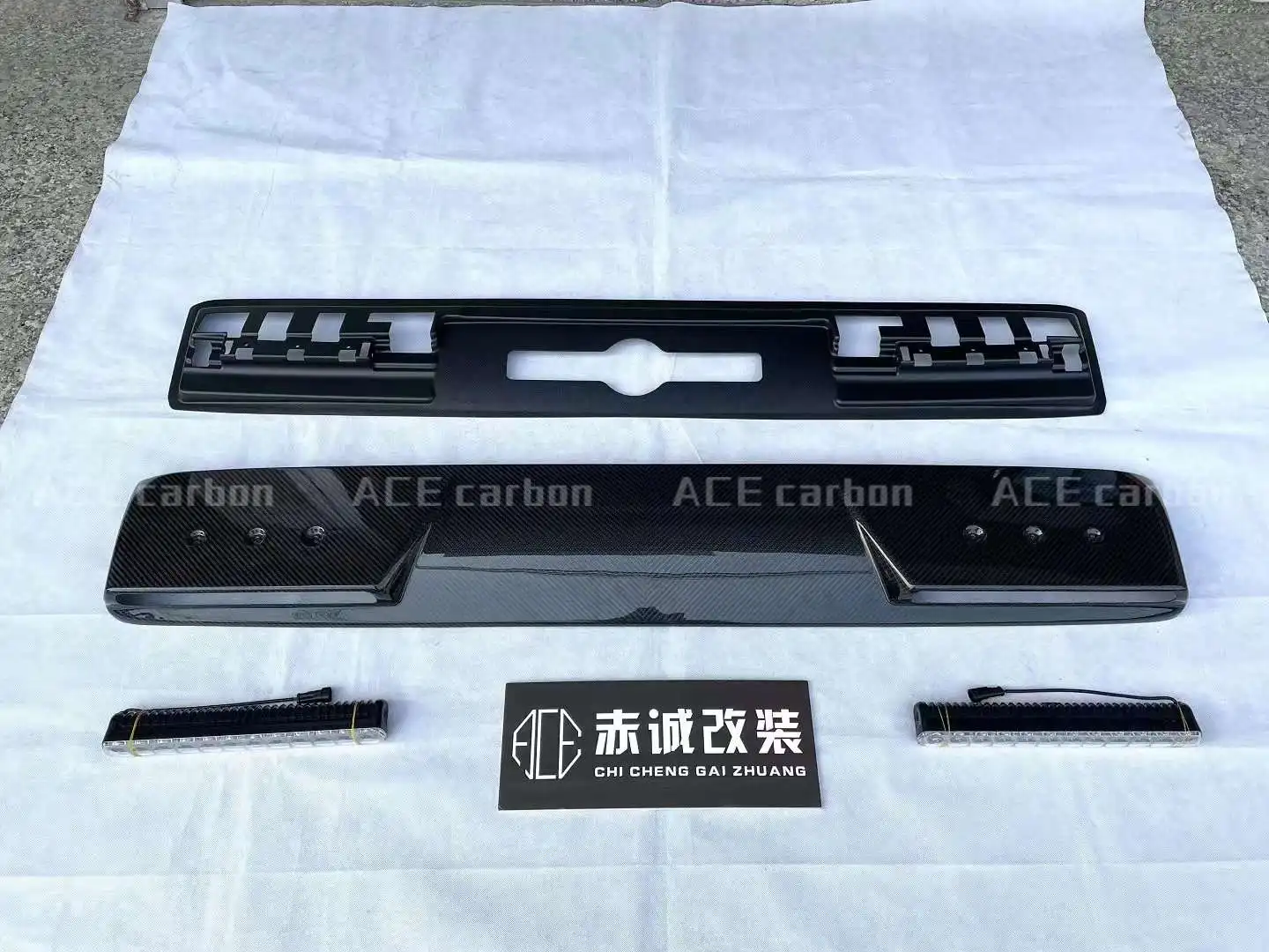 For Mercedes Benz W464 G350 G400 G500 G63 G65 Dry Carbon Fiber Front Roof Top Wing Spoiler with LED Running Light 2019+
For Mercedes Benz W464 G350 G400 G500 G63 G65 Dry Carbon Fiber Front Roof Top Wing Spoiler with LED Running Light 2019+
