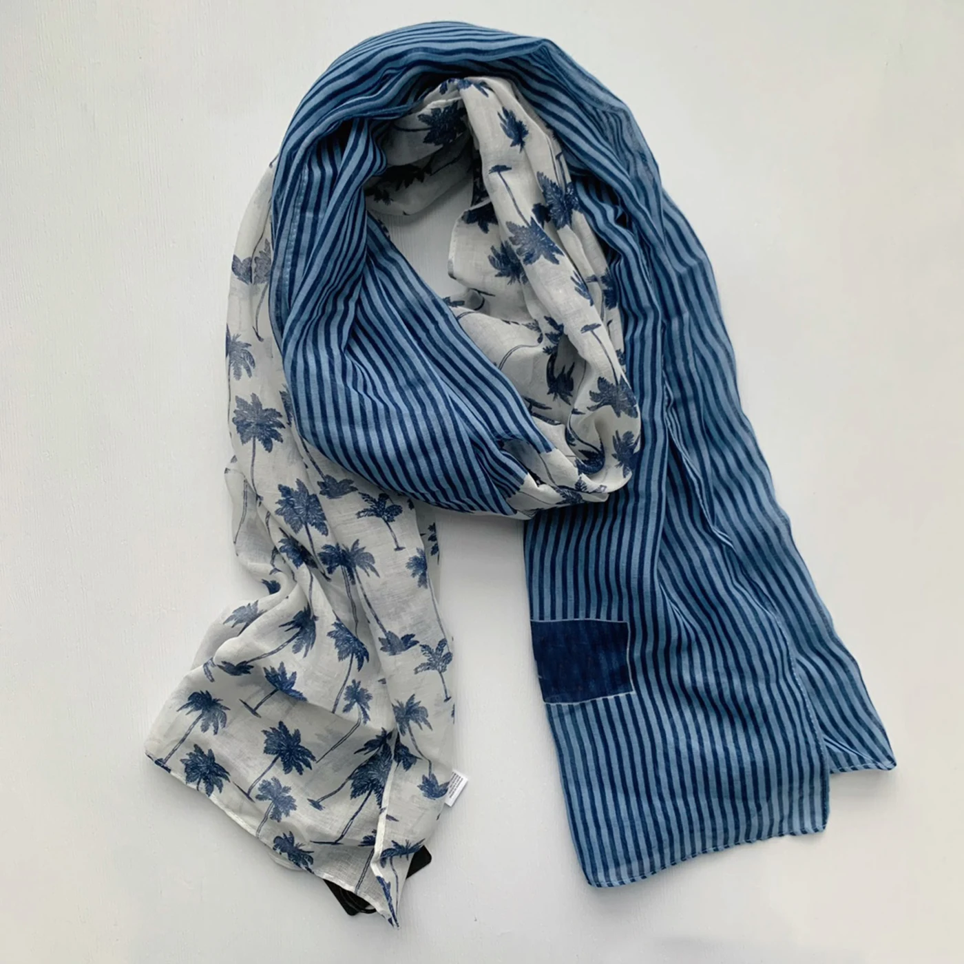 Summer Lightweight Blue Striped Print Scarf Women's Long Floral Patchwork Shawl Casual Fashion Accessory Summer 2026
Summer Lightweight Blue Striped Print Scarf Women's Long Floral Patchwork Shawl Casual Fashion Accessory Summer 2026