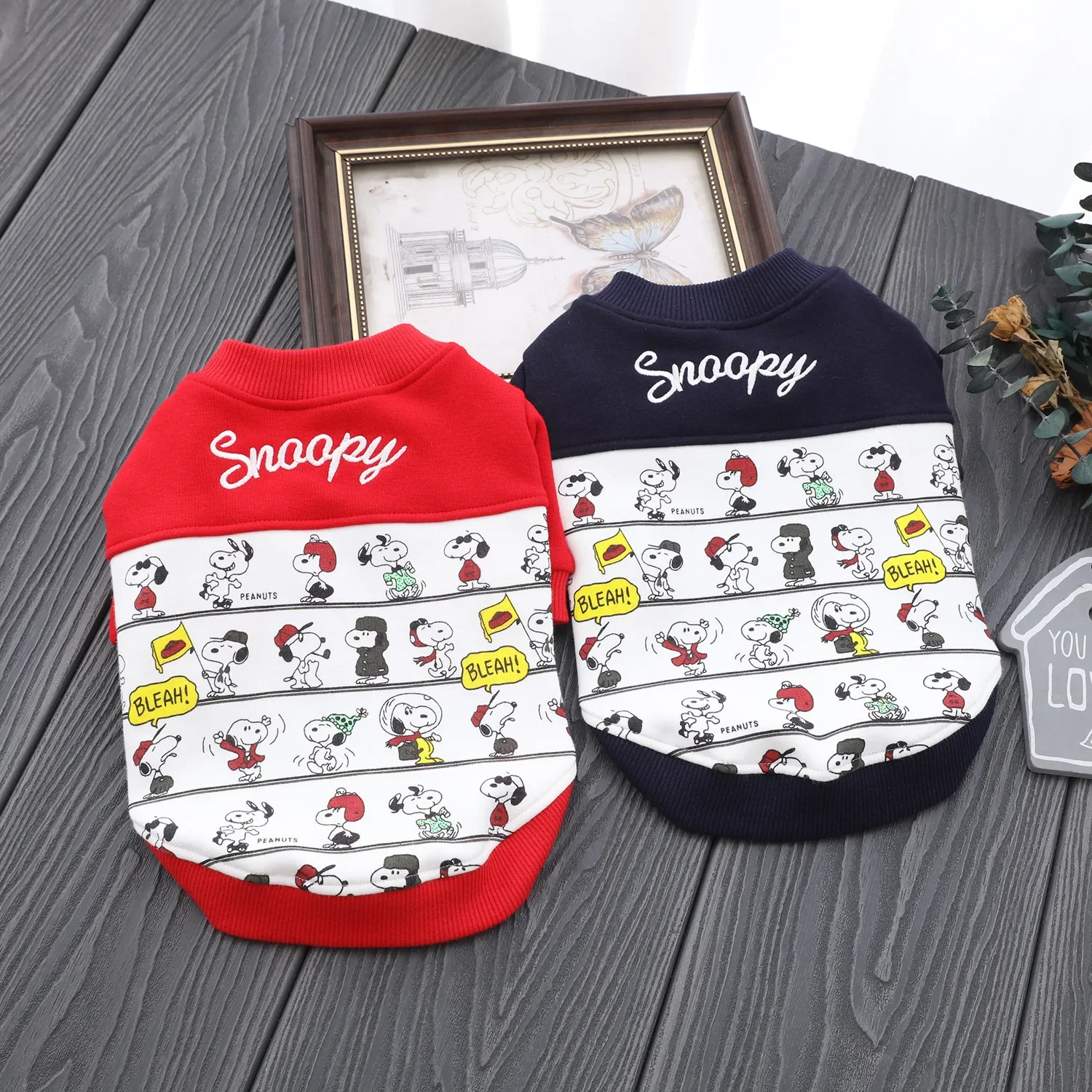 Snoopy's New Fleece Warm Dog Two-legged Jacket Autumn and Winter Cartoon Pet Dog Clothes coat Dog Clothes
Snoopy's New Fleece Warm Dog Two-legged Jacket Autumn and Winter Cartoon Pet Dog Clothes coat Dog Clothes