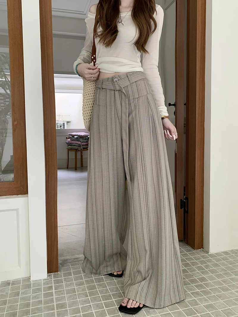 Elegant Khaki Stripe Casual Pants Women's Summer Fashionable Loose Wide Leg Long Trousers High Waist Zipper Polyester
Elegant Khaki Stripe Casual Pants Women's Summer Fashionable Loose Wide Leg Long Trousers High Waist Zipper Polyester
