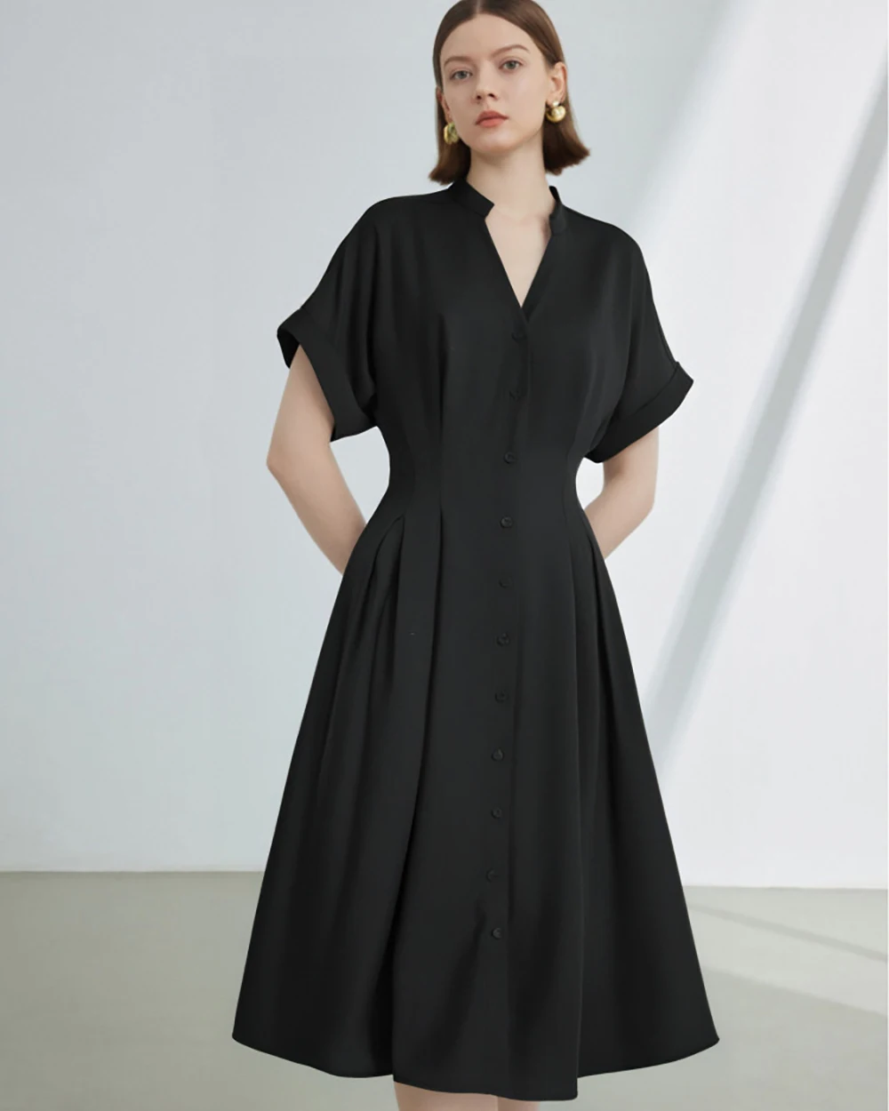 Summer Women's Dress Fashion Classic black V-neck New Arrival Hepburn style High-quality fabric Elegant Temperament for Ladies
Summer Women's Dress Fashion Classic black V-neck New Arrival Hepburn style High-quality fabric Elegant Temperament for Ladies