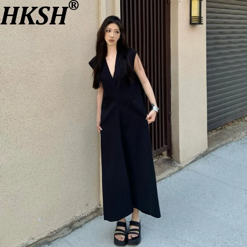HKSH Women Long Dress Dark RO Style V-neck Sleeveless Solid Color Minimalism Elegant Chic Casual Dresses New Summer 2026 HK21267
HKSH Women Long Dress Dark RO Style V-neck Sleeveless Solid Color Minimalism Elegant Chic Casual Dresses New Summer 2026 HK21267