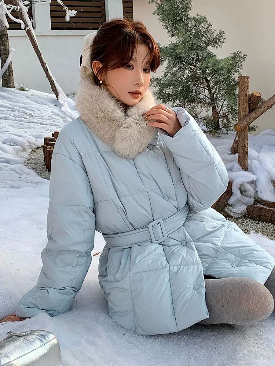 Женское утепленное зимнее пуховое пальто в корейском стиле с поясом, теплой подкладкой и меховым воротником, удлиненное, стандартного кроя
Женское утепленное зимнее пуховое пальто в корейском стиле с поясом, теплой подкладкой и меховым воротником, удлиненное, стандартного кроя