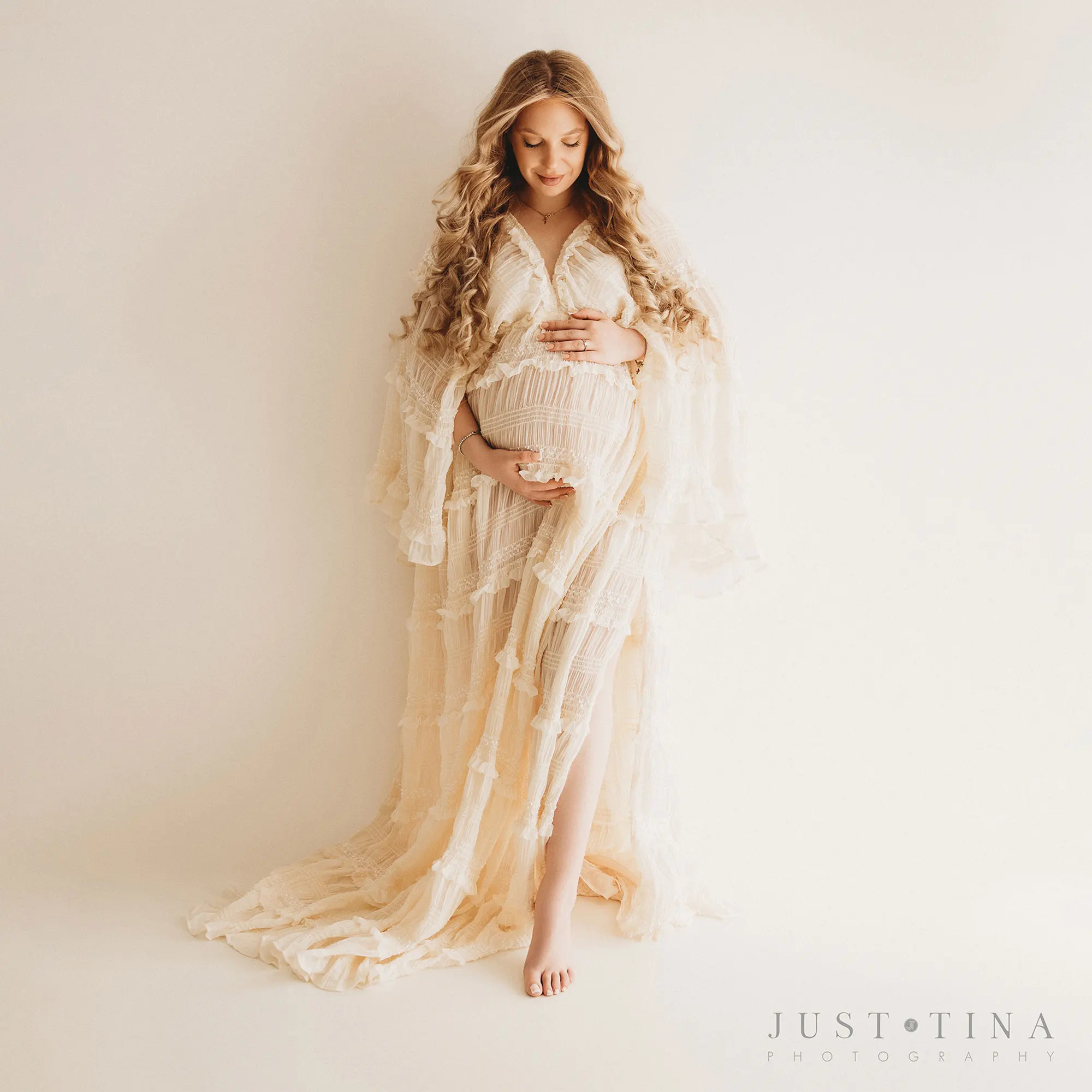 Don&Judy Tiered Ruffle Maternity Evening Gown Deep V Neck Batwing Sleeve Sheer Tulle Maxi Dress with Round Train for Baby Shower
Don&Judy Tiered Ruffle Maternity Evening Gown Deep V Neck Batwing Sleeve Sheer Tulle Maxi Dress with Round Train for Baby Shower
