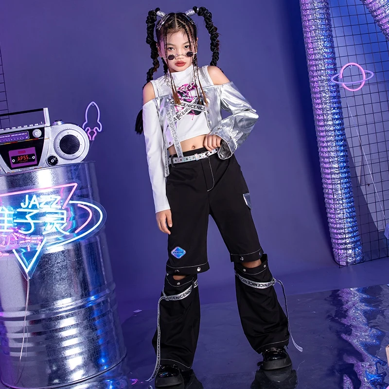 Костюм для джазовых танцев Kpop для девочек, танцевальная одежда в стиле хип-хоп, серебряные топы, брюки-карго, Детский костюм для уличных танцев и представлений YS5245
Костюм для джазовых танцев Kpop для девочек, танцевальная одежда в стиле хип-хоп, серебряные топы, брюки-карго, Детский костюм для уличных танцев и представлений YS5245