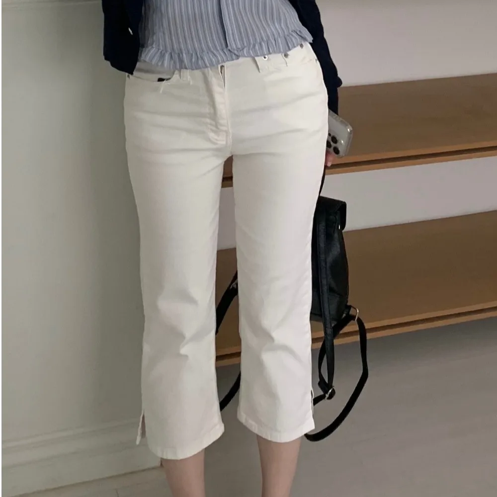 2026 Spring Summer Chic Korean Style Slim Fit Casual Denim Capri Pants Fashionable Versatile Ladies Jeans Natural Waist Butto...
2026 Spring Summer Chic Korean Style Slim Fit Casual Denim Capri Pants Fashionable Versatile Ladies Jeans Natural Waist Butto...