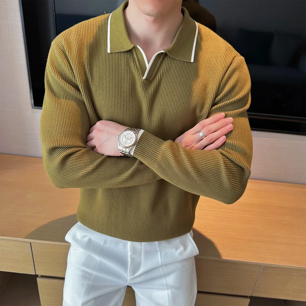 2025 Autumn Men's V-neck Sweater British Style Long Sleeved Knitted Sweater Slim Fit Casual Business Base Pullover Men Clothing
2025 Autumn Men's V-neck Sweater British Style Long Sleeved Knitted Sweater Slim Fit Casual Business Base Pullover Men Clothing