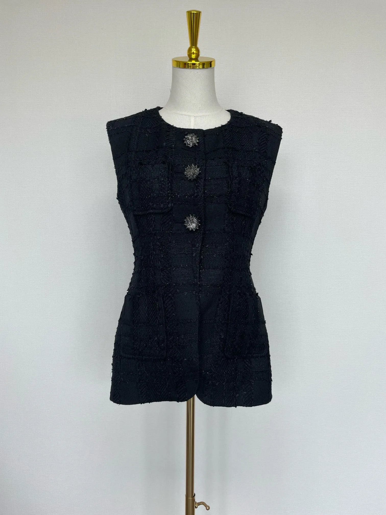 25Early Spring New Small Fragrant Style Diamond Button Coarse Flower Hemp Tank Top Multi functional Sweet and Handsome Tank Top
25Early Spring New Small Fragrant Style Diamond Button Coarse Flower Hemp Tank Top Multi functional Sweet and Handsome Tank Top