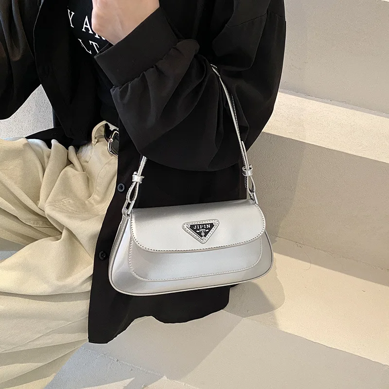 Luxury 2025 Convertible Underarm Bag Women Lacquer Leather Cube Crossbody Euro-Chic Artisanal Day-To-Night Essentials
Luxury 2025 Convertible Underarm Bag Women Lacquer Leather Cube Crossbody Euro-Chic Artisanal Day-To-Night Essentials