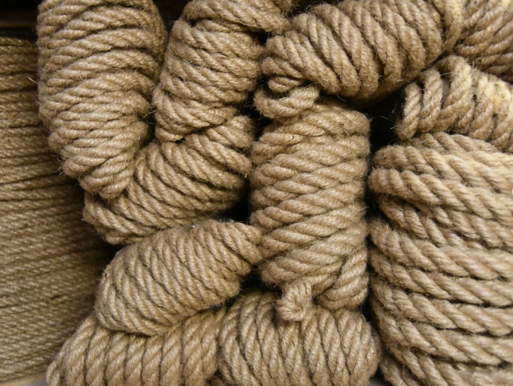 8/10/14/16/20mm x 5-100M Natural Hemp Rope,Jute Rope Hessian Twisted Cord Boat Decking Ropes Braided Garden Jute Rope Twisted
8/10/14/16/20mm x 5-100M Natural Hemp Rope,Jute Rope Hessian Twisted Cord Boat Decking Ropes Braided Garden Jute Rope Twisted
