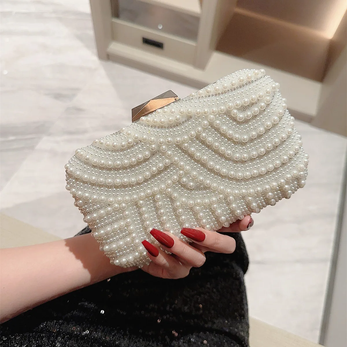 Beading Women Clutch Bags Pearl Hollow Out Metal Chain Shoulder Handbags Flap Glitter Rhinestones Party Dinner Prom Cocktail Eve
Beading Women Clutch Bags Pearl Hollow Out Metal Chain Shoulder Handbags Flap Glitter Rhinestones Party Dinner Prom Cocktail Eve