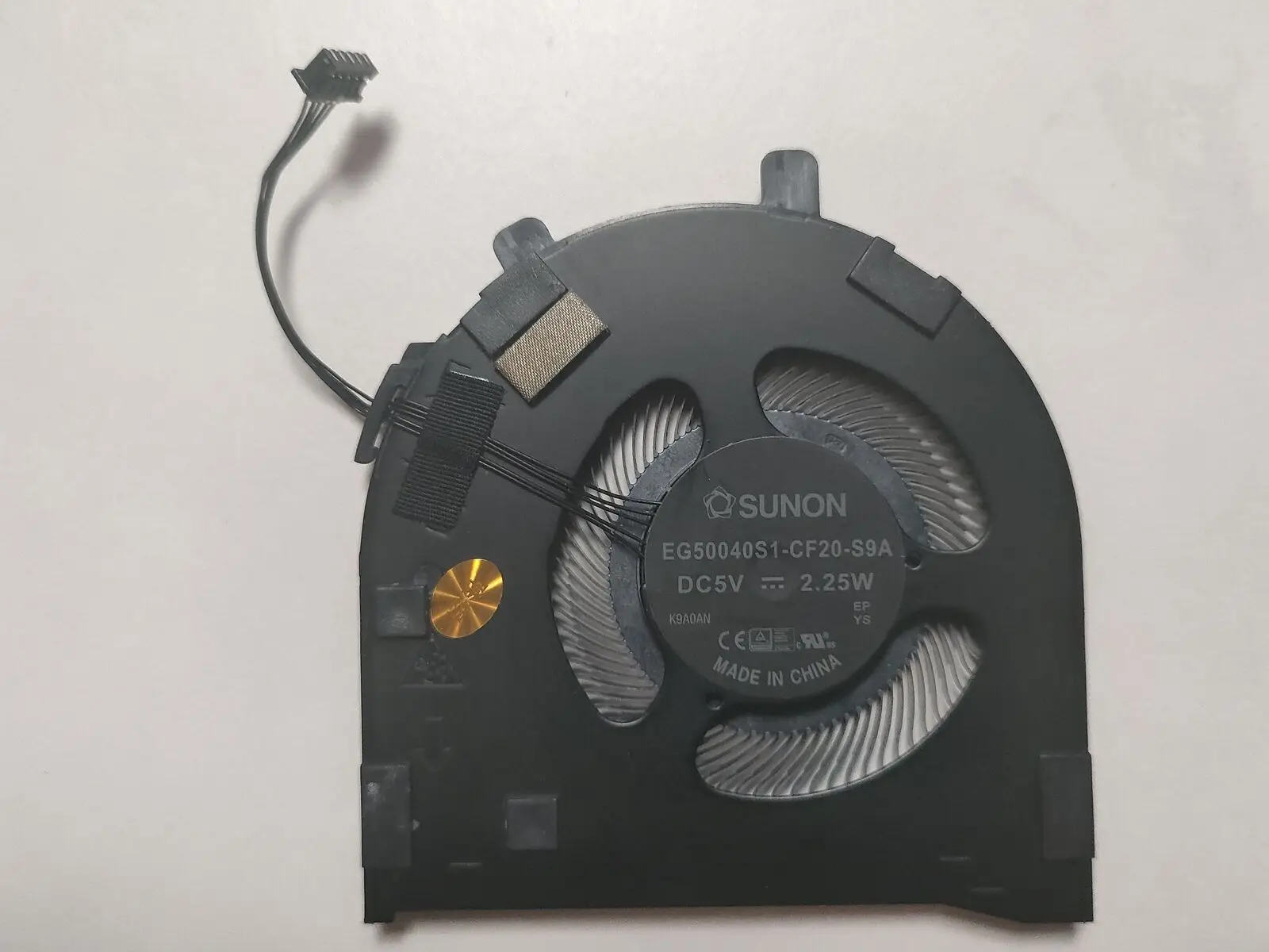 Вентилятор охлаждения процессора SUNON EG50040S1-CF20-S9A для ноутбука DC5V 2,25 W
Вентилятор охлаждения процессора SUNON EG50040S1-CF20-S9A для ноутбука DC5V 2,25 W