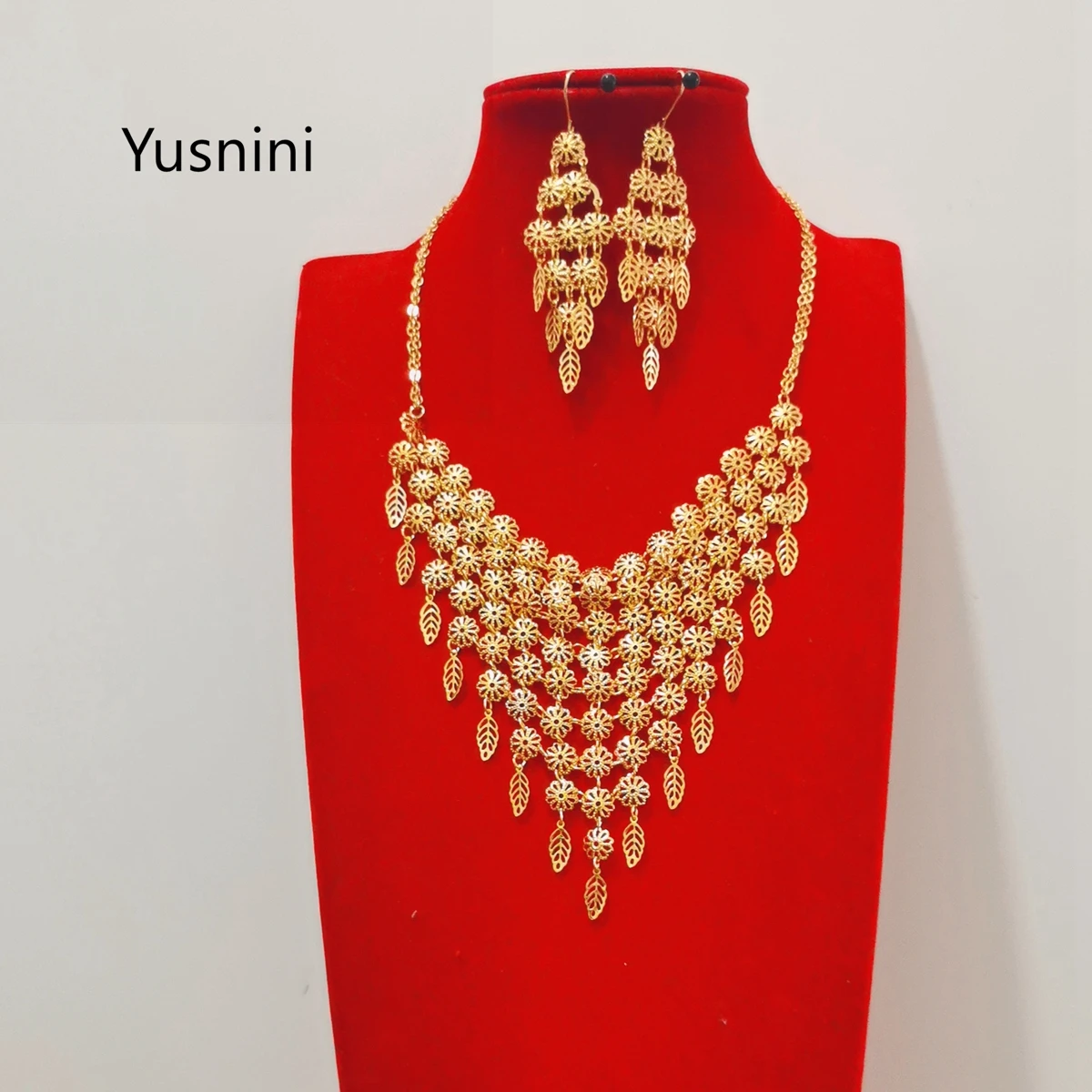 Dubai Fashion 24K Gold Plated Necklace and Earrings Jewelry Set, Suitable for Wedding Parties and Couples Wearing Promotions 66
Dubai Fashion 24K Gold Plated Necklace and Earrings Jewelry Set, Suitable for Wedding Parties and Couples Wearing Promotions 66