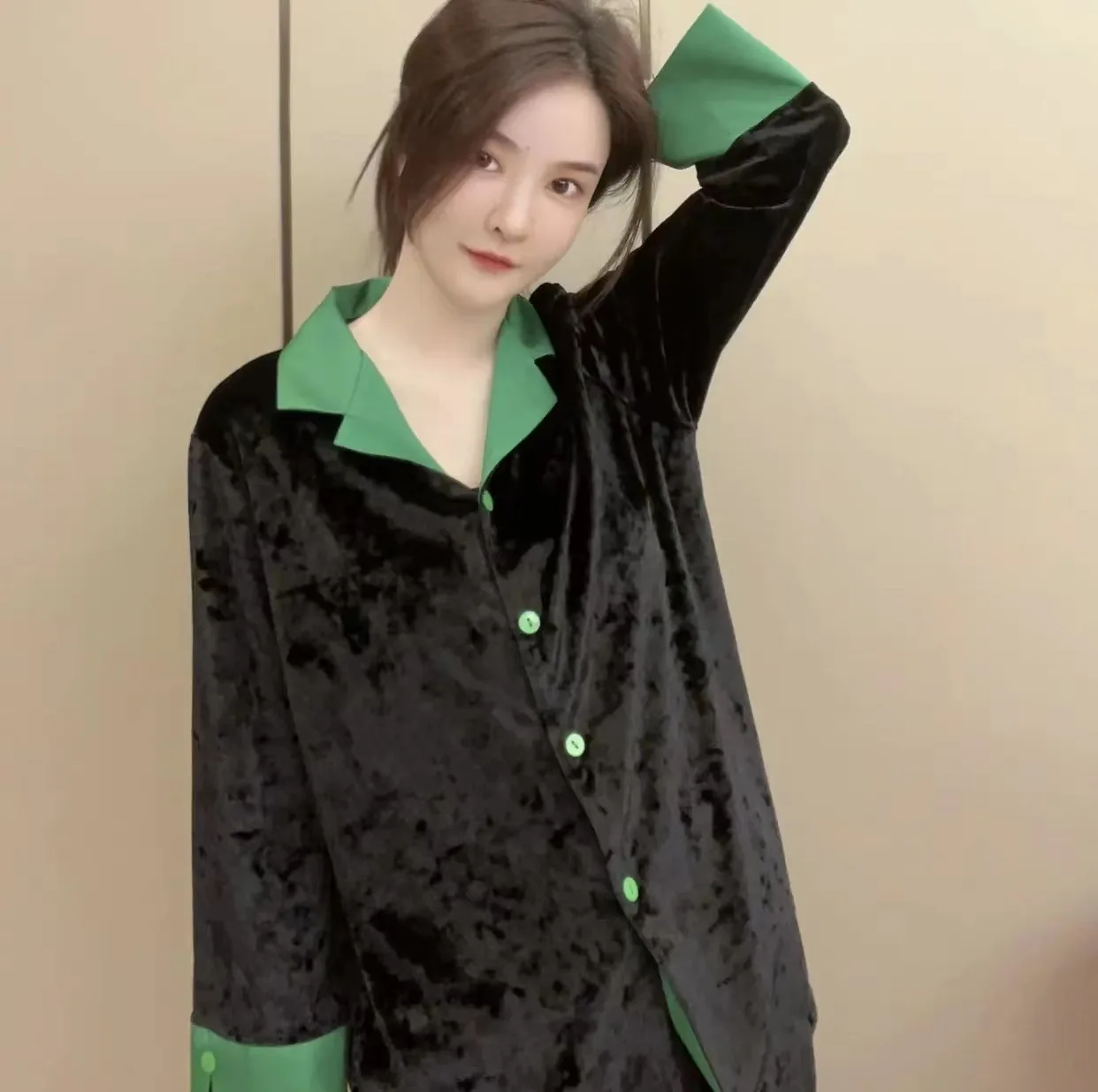 New Style Gold Velvet Pajamas Women's Winter Long Sleeved Cardigan Diamond Velvet Suit Casual Thick Household Clothes Women Xl
New Style Gold Velvet Pajamas Women's Winter Long Sleeved Cardigan Diamond Velvet Suit Casual Thick Household Clothes Women Xl